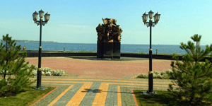 Керчь. Памятник на набережной